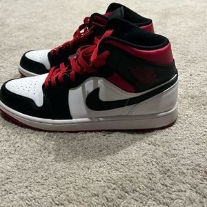 Jordan 1 mids